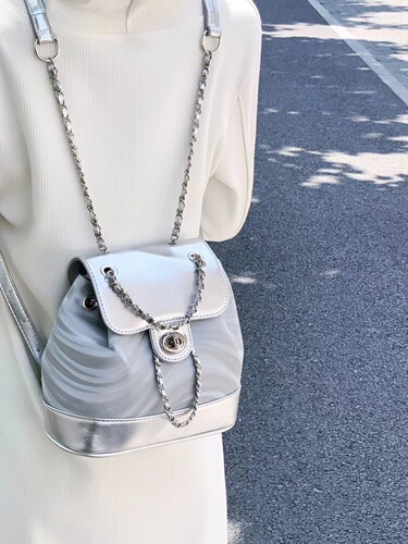 Autumn new silver backpack for women Korean niche design water ripple versatile chain school bag for female college students