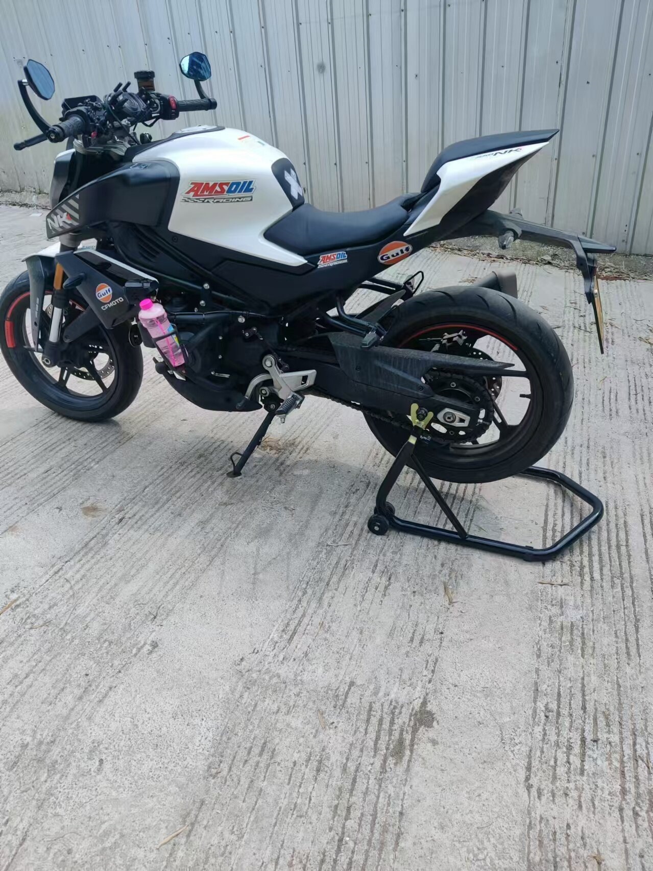 Suitable for motorcycle thickened one-piece and two-piece repair lift stands, rear wheel parking stands, and reinforced single swing arms