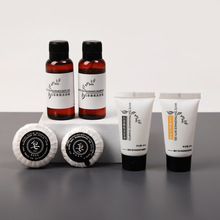 һ���ԾƵ�ϴ�lˮ��ԡ¶�ײ������e�^������Ʒ���b��yСƿϴ�lˮ