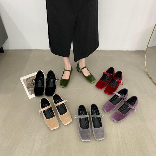 Autumn retro Mary Jane shoes square toe with a strap