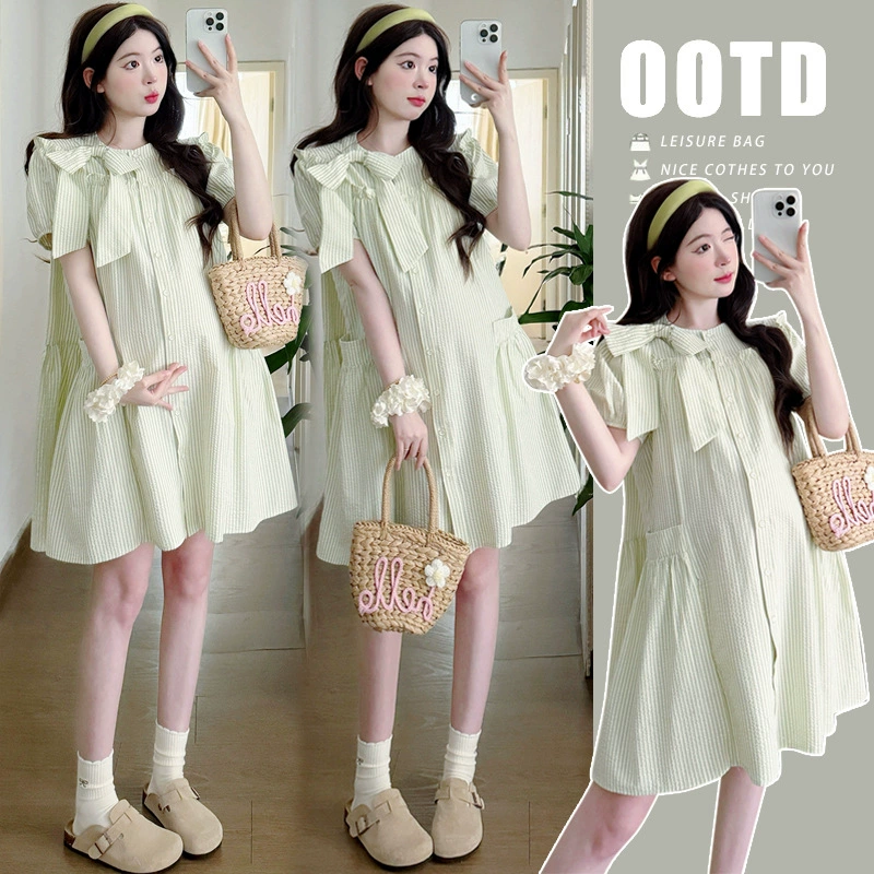 Настоящее фото готового летнего платья для беременных в нежном стиле 2025 года с милым бантом и зелеными полосками, уменьшающими возраст.