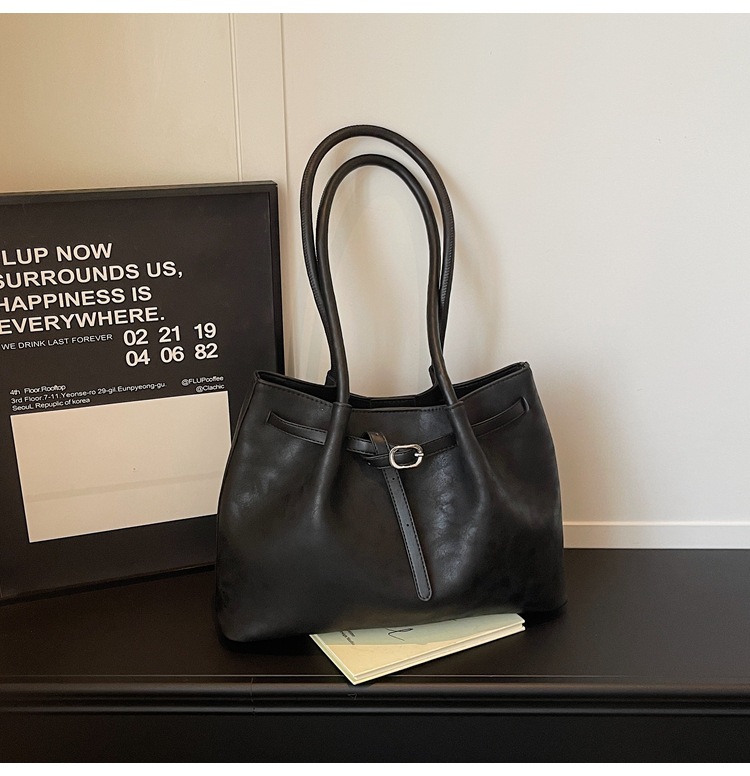 Nueva bolsa de hombro coreana para mujeres 2026 simple moda bolso de brazo para viajar al trabajo bolso de gran capacidad