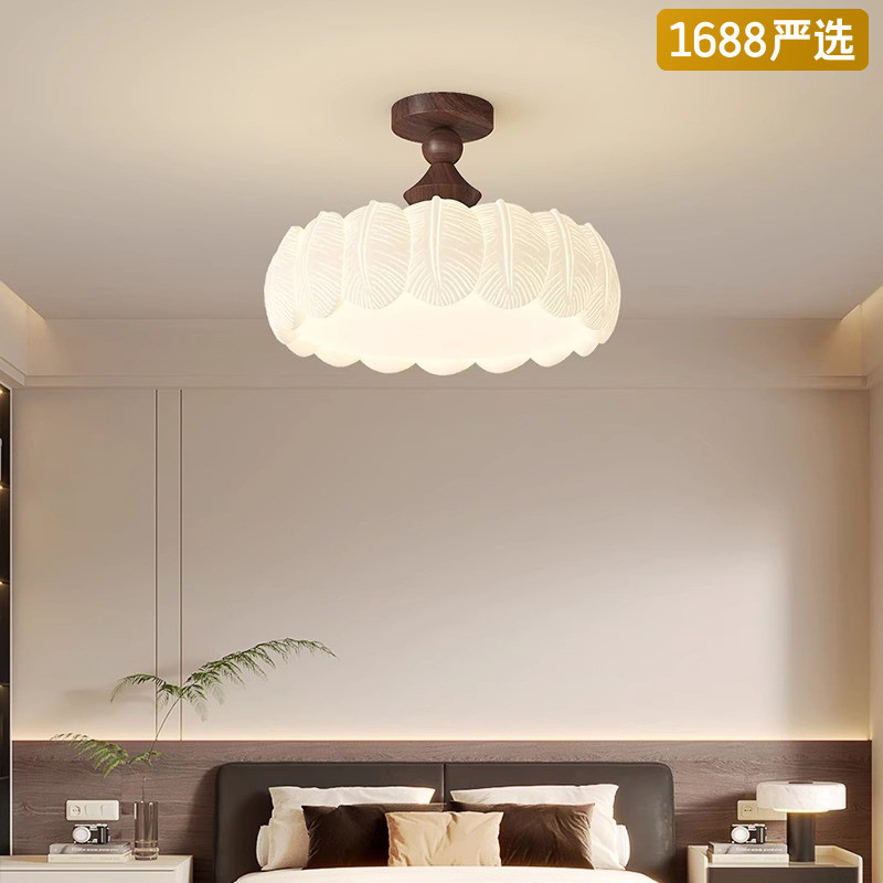 [Seleccionado cuidadosamente] Plumas de techo francés de mediana edad, madera maciza retro americana, protección ocular de espectro completo, lámpara creativa para el dormitorio principal