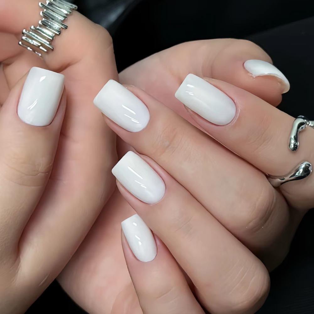 Comercio extranjero más vendido blanco leche puro brillante manicure minimalista de alto nivel viento desgaste de uñas 24 piezas de parche de uñas