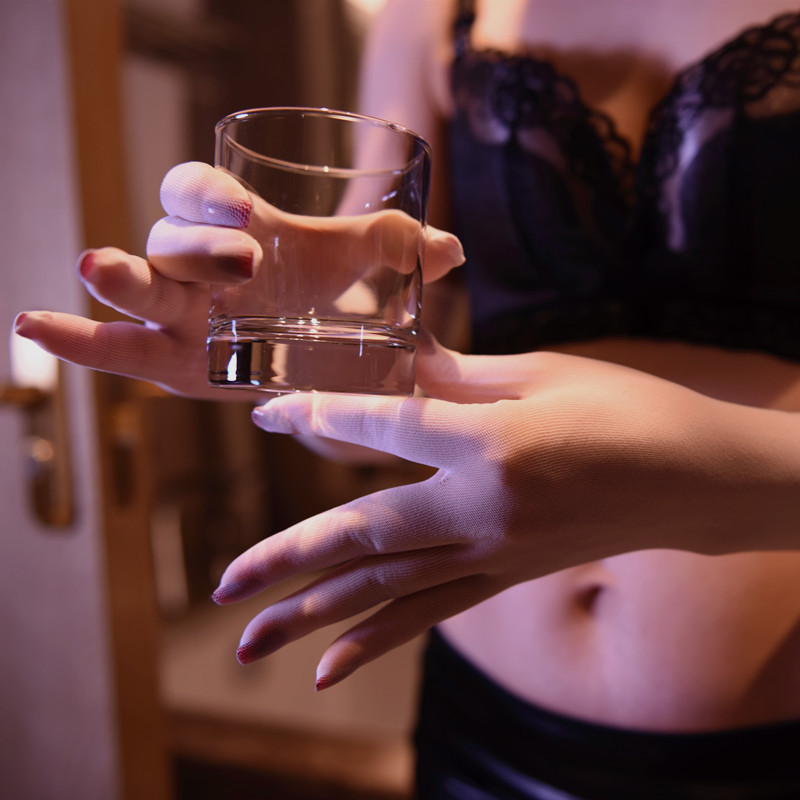 Fábrica al por mayor transfronterizo de comercio electrónico dedicado delgado de cinco dedos medias guantes sin costuras anti-enganche de terciopelo de boda guantes