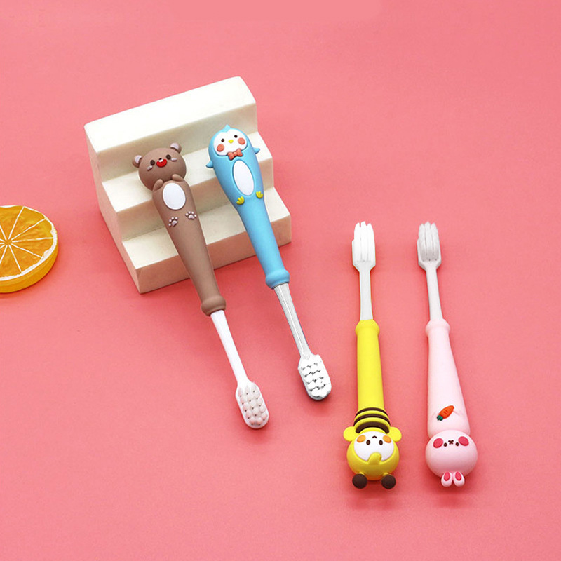 Los fabricantes suministran dibujos animados cepillo de dientes para niños limpieza oral cabeza pequeña cepillo de dientes de pelo suave 2-6 años cepillo de dientes para niños de diez mil