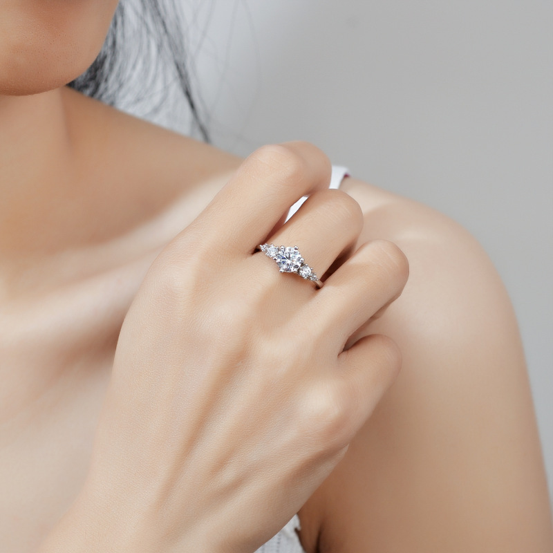 新しい S925 リング女性シルバーリングクラシック 6 爪リングファッションクラシックモアッサナイトクロスボーダー|undefined