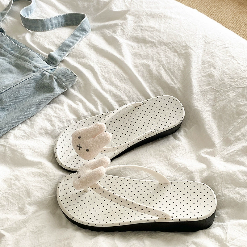 Летние пляжные шлепанцы 2025 года, модные, с высокой платформой, нескользящие, с изображением милого кролика Миффи.