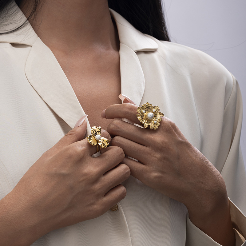 Anillos de flores de perlas de acero inoxidable de alta calidad, anillos de acero de titanio, joyería no desvanecida transfronteriza europea y americana