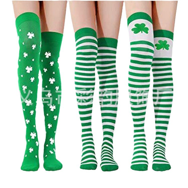 Ventas calientes de medias rayadas irlandesas trébol sobre rodillas medias verdes San Patricio calcetines