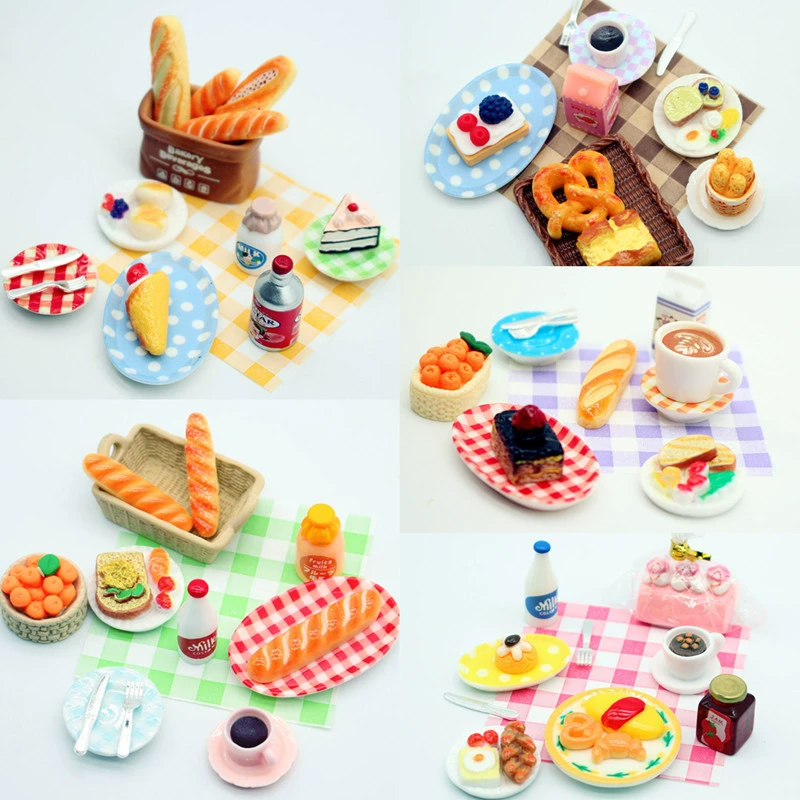 Small doll house, food play, dinner plate, bread