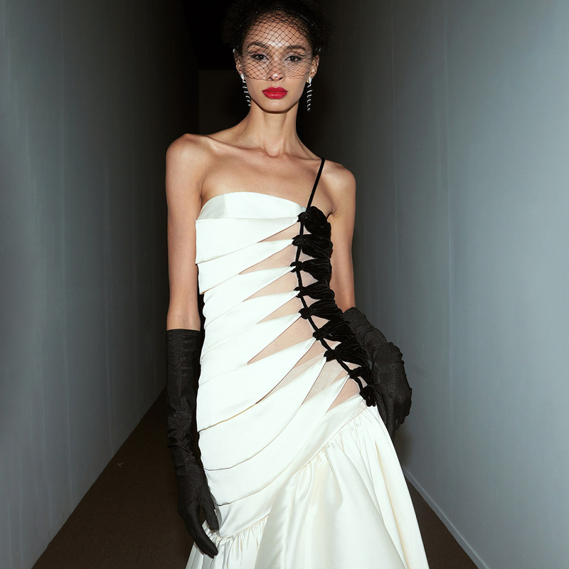 | Strapless Fishtail Dress, One-Shoulder Black and White Contrasting Satin Evening Gown, Long Dress for Women, High-End Women's Dress | Strapless Fishtail Dress, One-Shoulder Black and White Contrasting Satin Evening Gown, Long Dress for Women, High-End Women's Dress