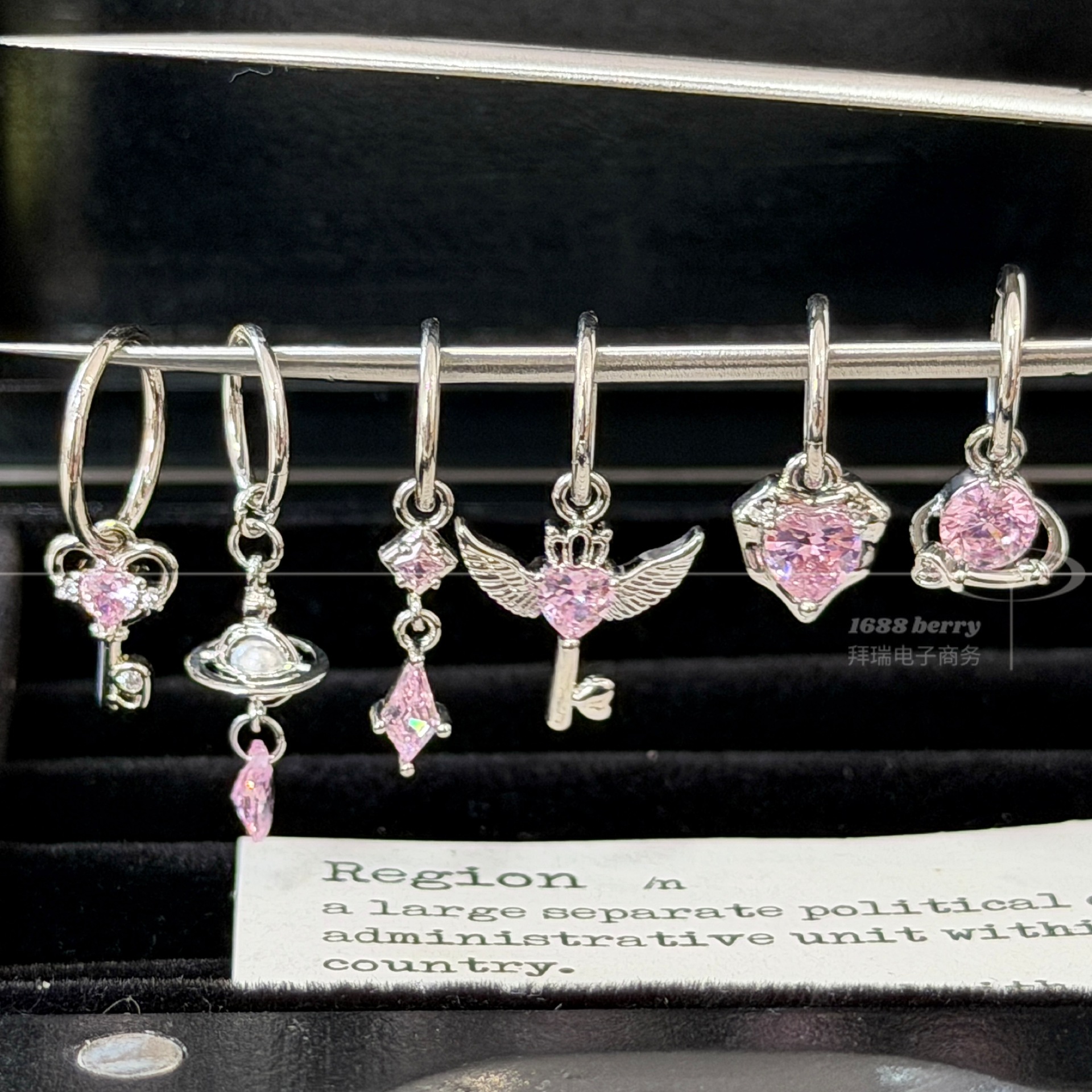 Sweet girly heart wings, heart-shaped planet key, unique design titanium steel seamless hoop earrings for pierced ears
