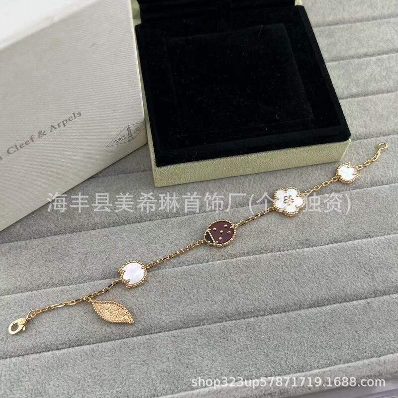 Fani's ladybug five-flowered white mother-of-pearl bracelet with red agate and four-leaf clover, light luxury style, CNC precision version, electroplated fashion Fani's ladybug five-flowered white mother-of-pearl bracelet with red agate and four-leaf clover, light luxury style, CNC precision version, electroplated fashion