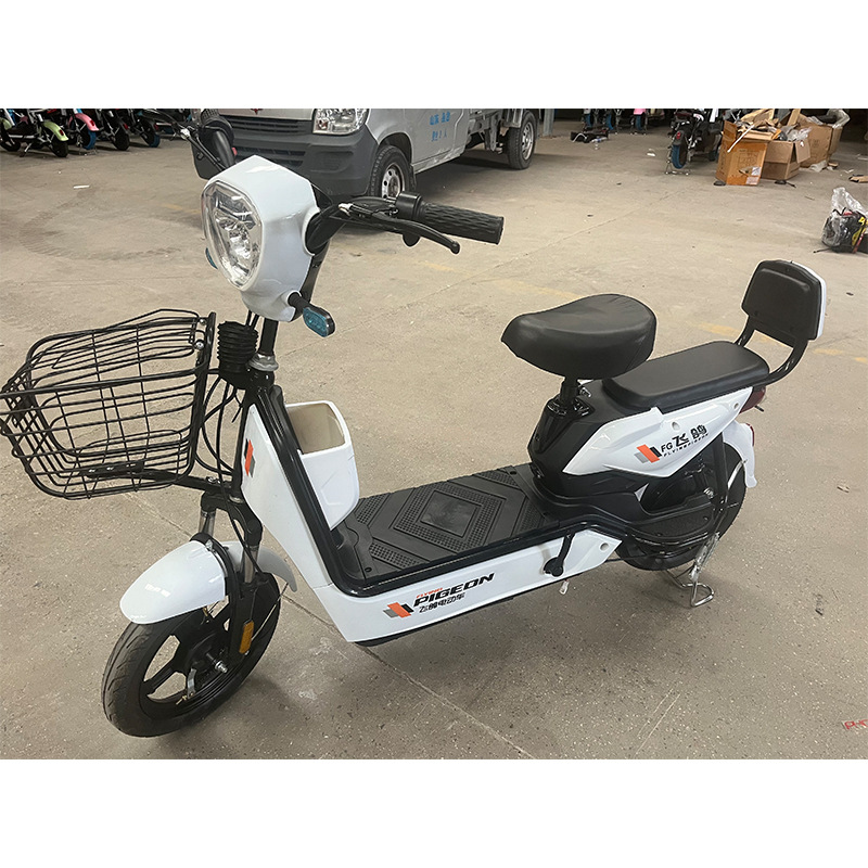 Nuevo automóvil eléctrico estándar nacional piezas de interceptación de comercio electrónico 99 nuevas tiendas físicas de automóviles eléctricos idénticas al manejo de inventario de automóviles de regalo