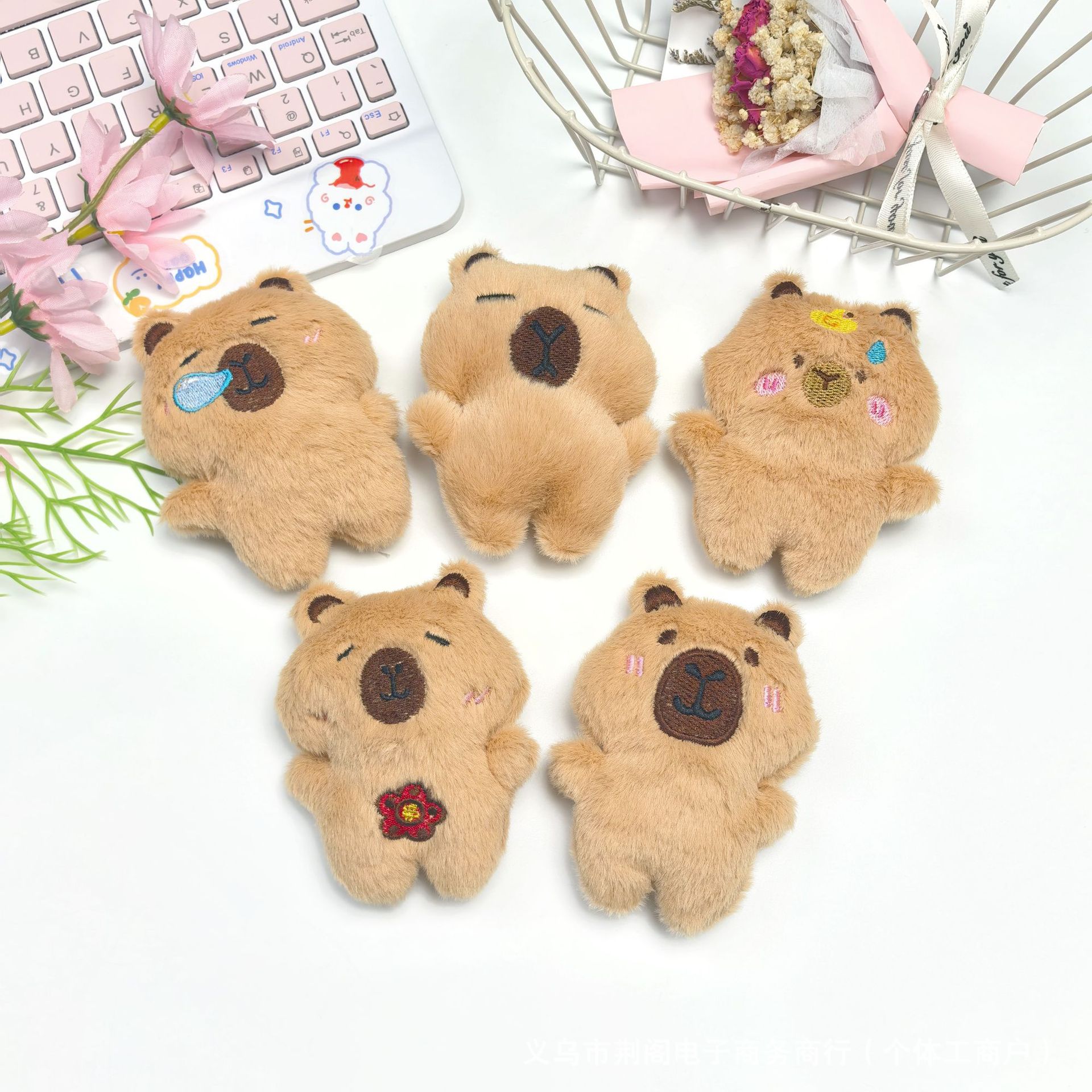 1-10 Stück Capybara Plüsch-Schlüsselanhänger Quietschend Niedliches Tier-Plüschtier Geldbörsen-Taschenanhänger Deko für Taschen Studentengeschenk – Detail 3