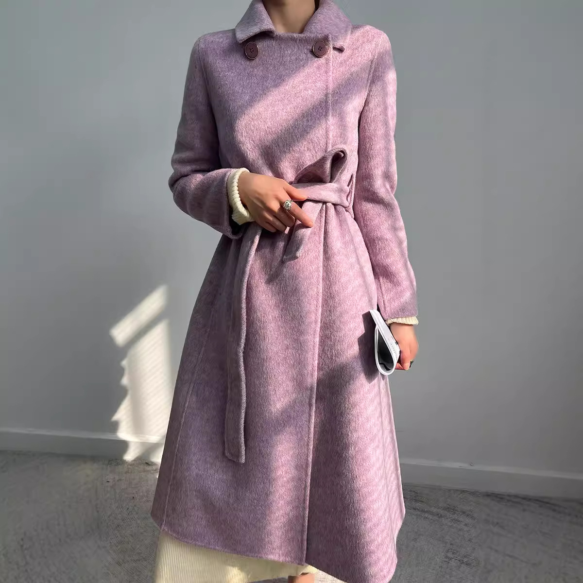 羊のキャメルケースのコートのウールの長いタイプのコートは子供の襟を修理します。