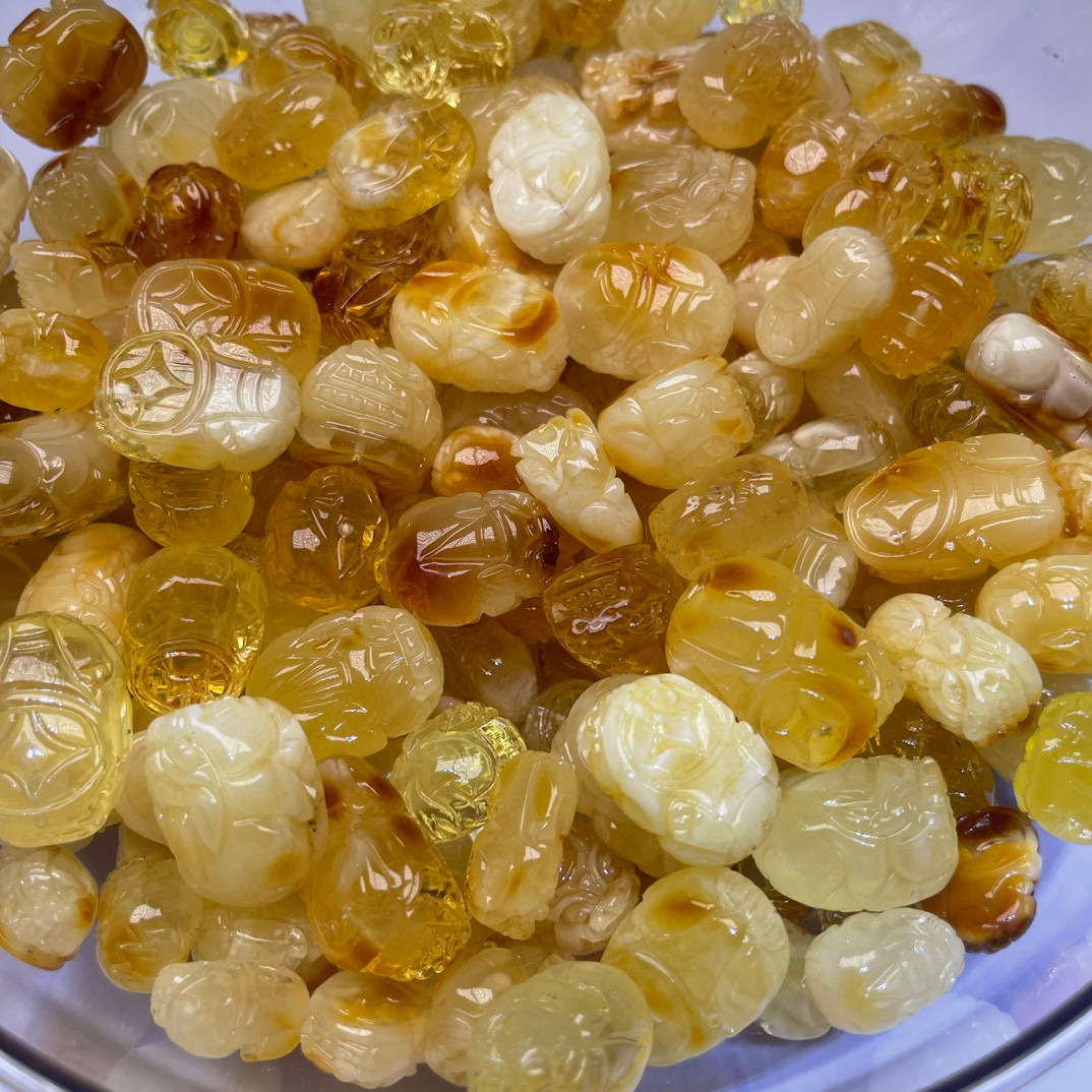 深圳松岗直销 天然蜜蜡 精美天然琥珀蜜蜡招财白花蜡貔貅器型饱