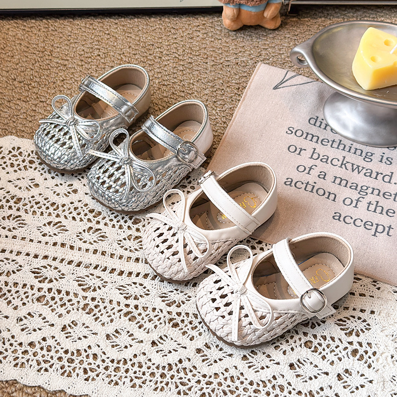 2026 verano de moda para niñas sandalias de cabeza de bolsillo nuevos zapatos de arco para niños Lefour zapatos de princesa huecos