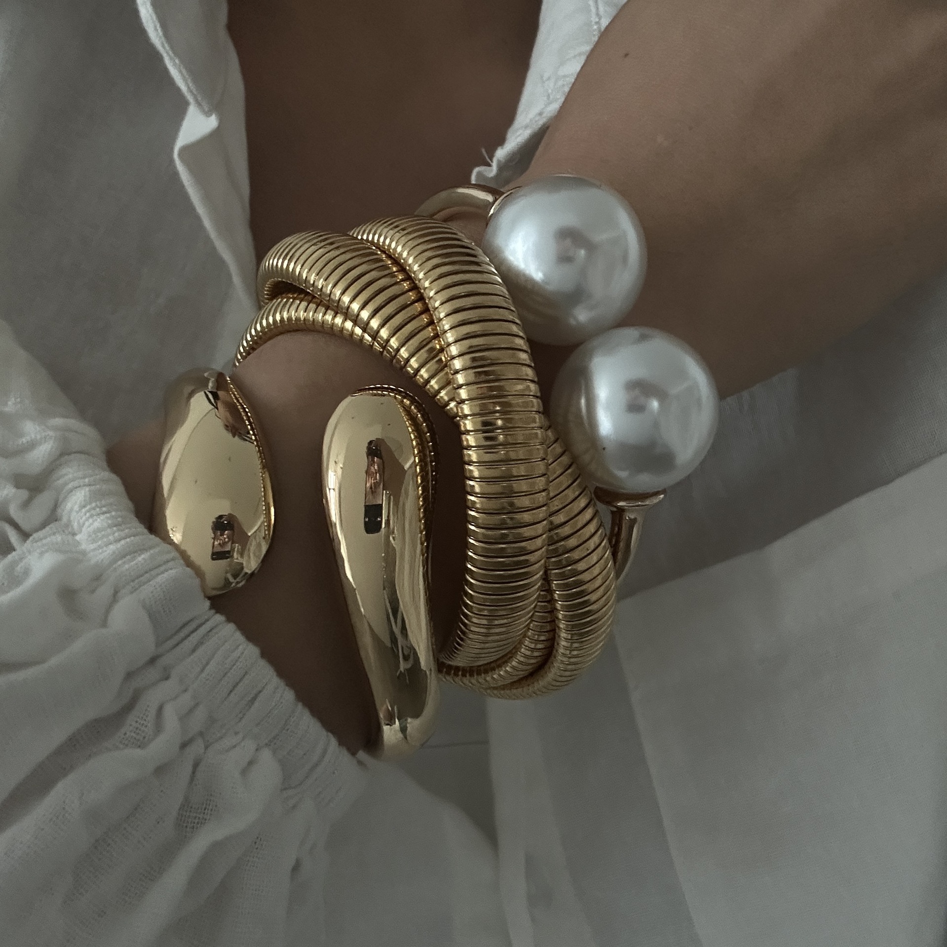 45g Weight Silver Plated Plating Material Bangle Classification Alloy Chain Material 1 Piece Quantity Casual, Daily Occasion Metal Material Solid Color Pattern Women's, Men's Gender Plating Design Elegant, Vintage Style Style Gold Color Europe And America Fashion Trend Open-Ended Bracelet Metal Texture Pearl Design Bracelet 14
