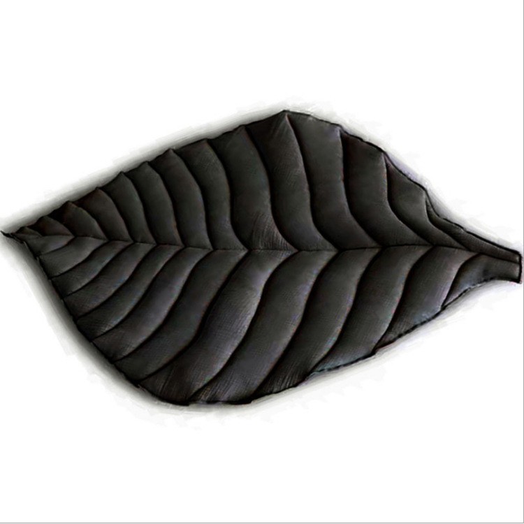 alfombra gris oscuro