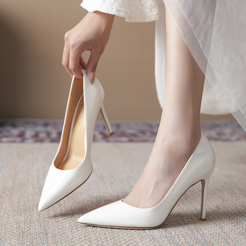 2026 New Trendy White Elegant Patent Leather Shallow Mouth Stiletto High Heels with Apricot Sole, Suitable for Office Wear
