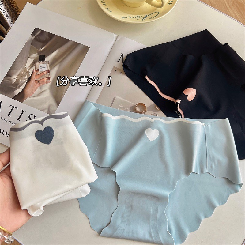 Sweet Japanese-Style Seamless Ice Silk Summer Thin Breathable Mid-Waist Heart-Shaped Comfortable Girl's Triangle Panties