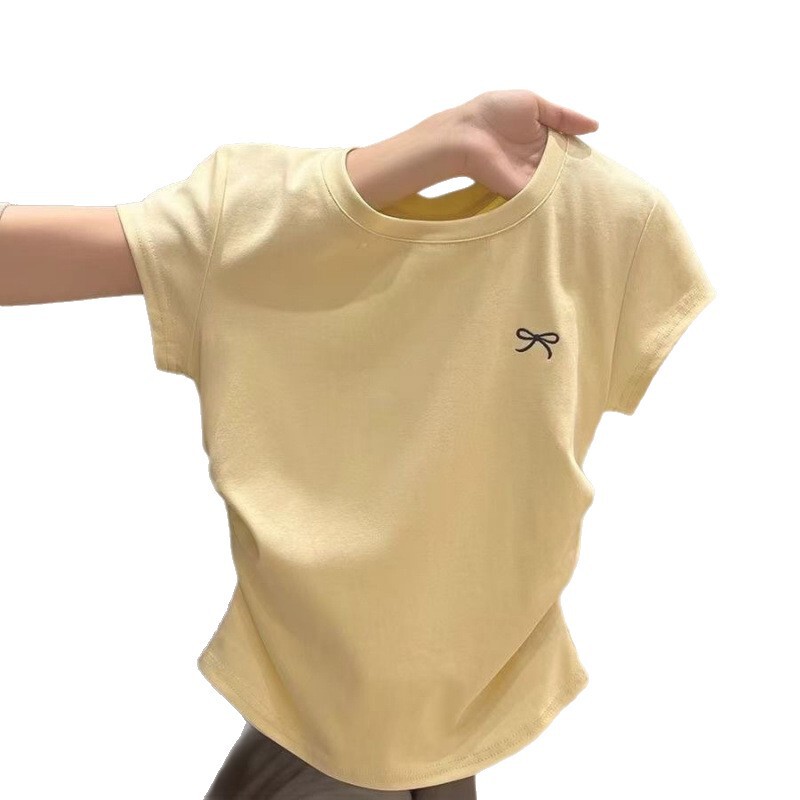 女性のための右肩ラウンドネック半袖Tシャツ夏の新しいスタイルのプリーツウエストデザインスリムホットガールショート刺繍トップ|undefined