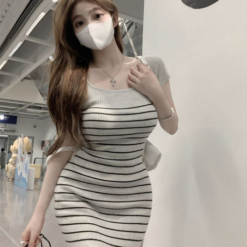Pure desire square collar contrasting color stripe short-sleeved knitted dress 2026 summer western-style figure all-matching hip short skirt