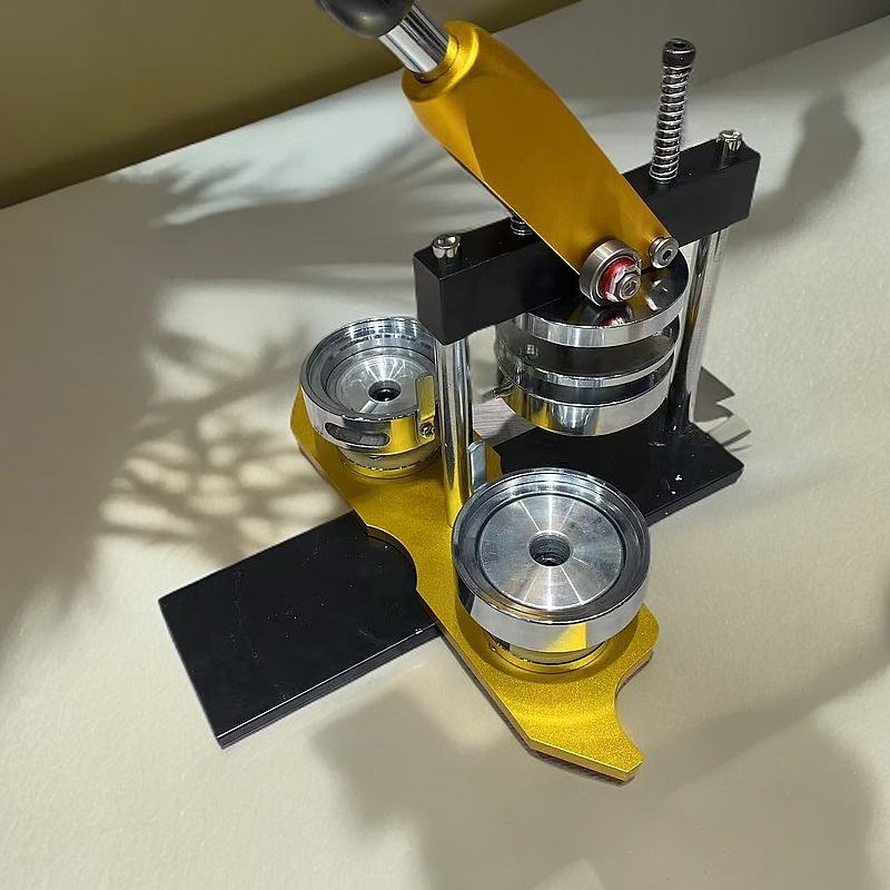 Máquina para hacer insignias cuadradas de 50*50, máquina para hacer imanes de nevera, máquina para hacer insignias DIY, máquina para hacer insignias redondas de 58 mm, máquina para hacer insignias con estampado DIY, insignia conmemorativa