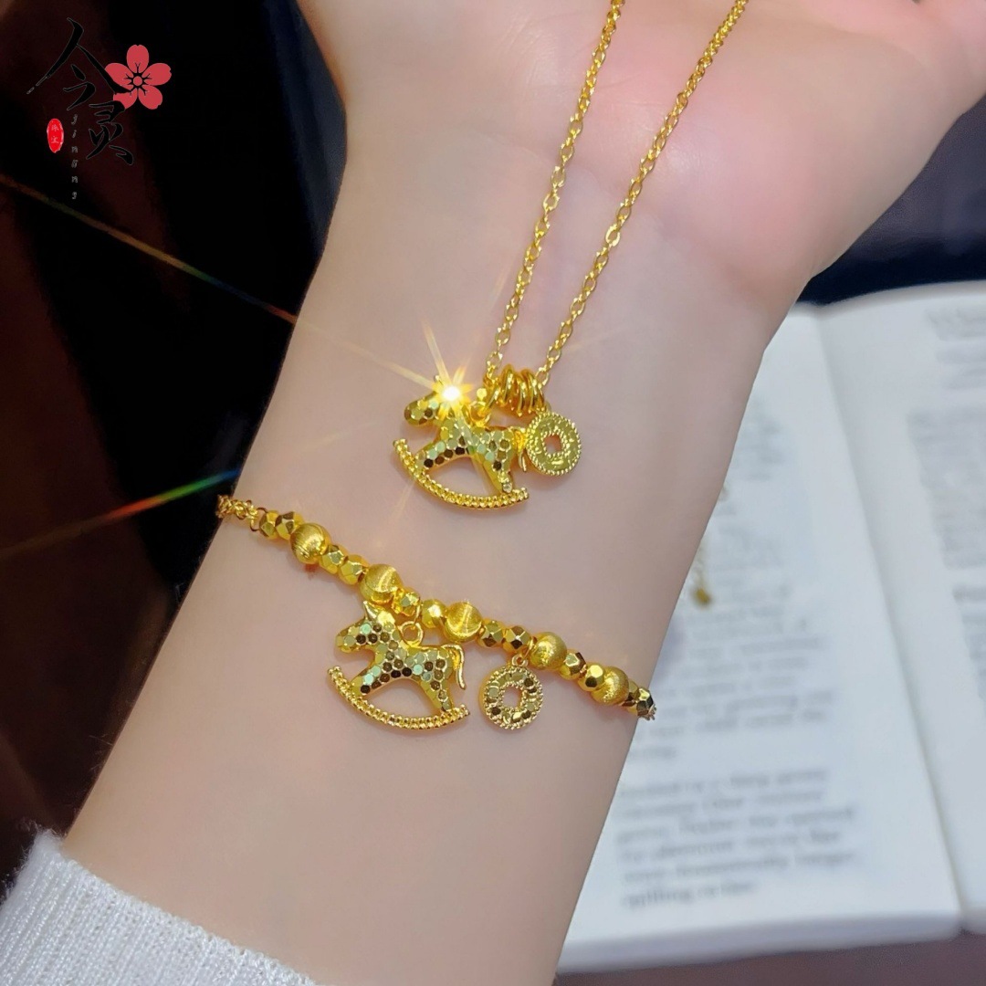 金店同款沙金爆闪马上有钱项链女轻奢小众设计感碎冰木马铜钱颈链