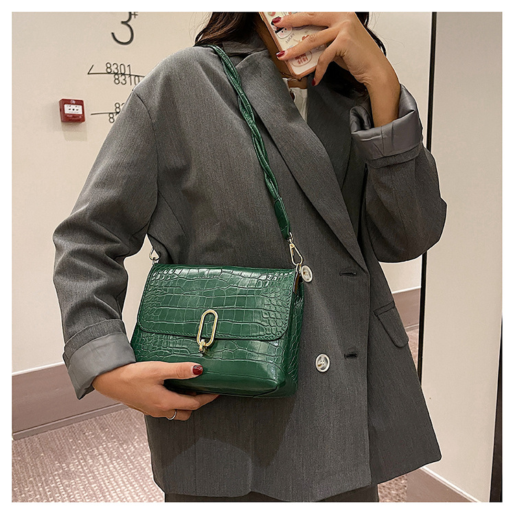 2021 New Bag Tide Niche Messenger Fashion One-shoulder Armpit Small Square Bag display picture 5