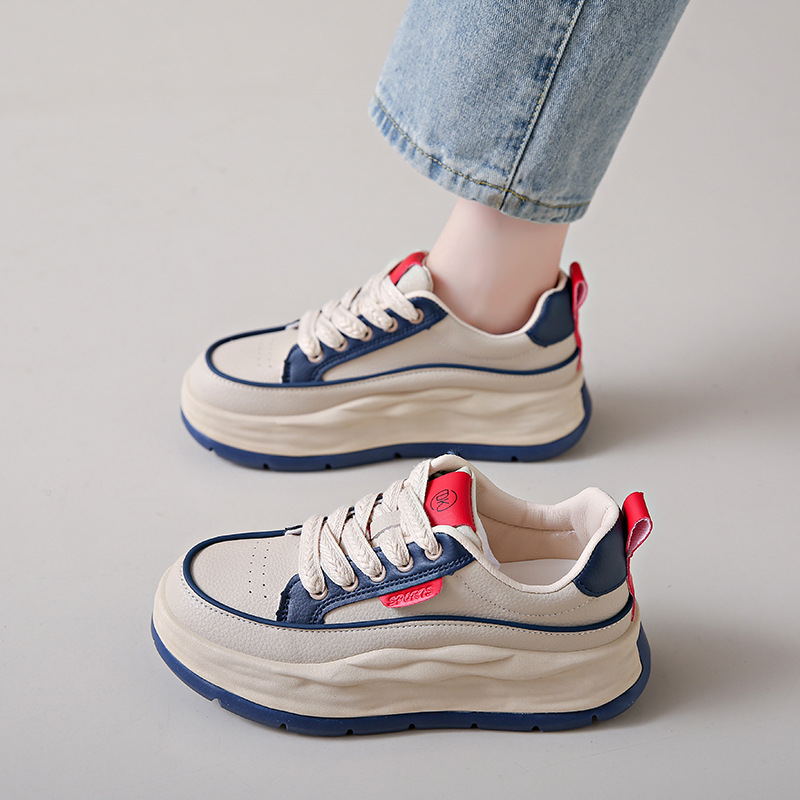 Muffin con suela gruesa aumentó la altura de los zapatos de mujer 2025, comercio exterior nuevos zapatos blancos con suela suave, zapatos deportivos ociosos de nicho