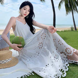 重工绣花镂空吊带连衣裙夏季新款高腰显瘦度假长裙图片色扎染
