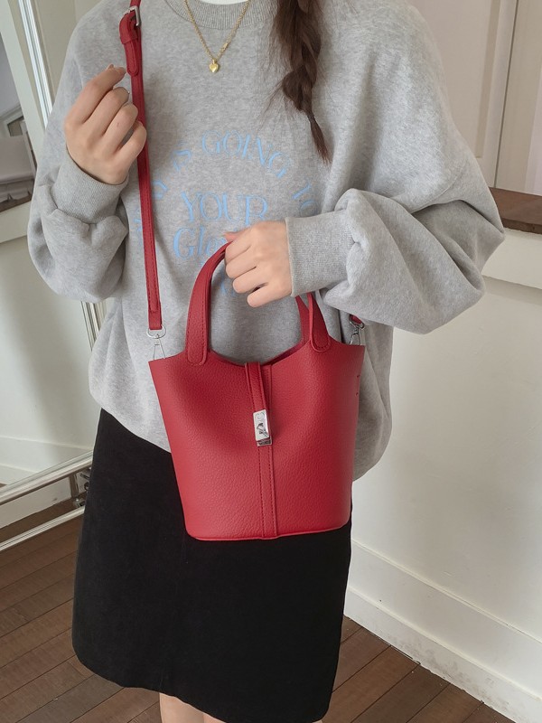 Nicho coreano canasta de platos portátiles bolso de cubo para mujeres 2026 ventas calientes nueva moda lichi patrón mochila