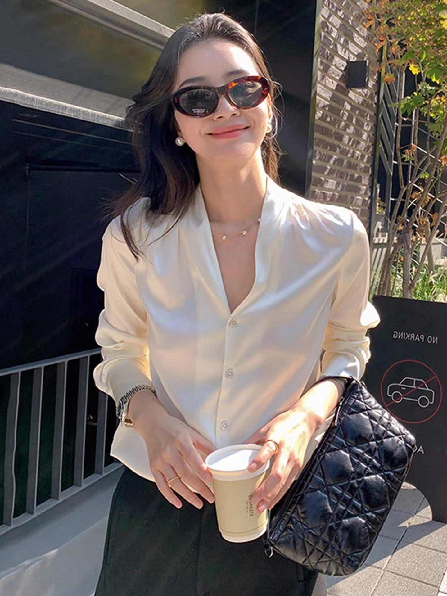 法式超好看V领长袖衬衫女装2026春季新款设计感职业ol缎面上衣春