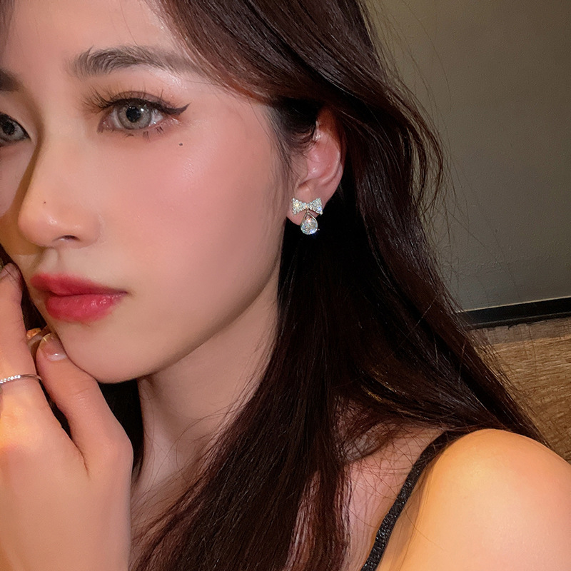 Korea Fashion Crystal Bow Earrings Wholesale Nihaojewelry display picture 7