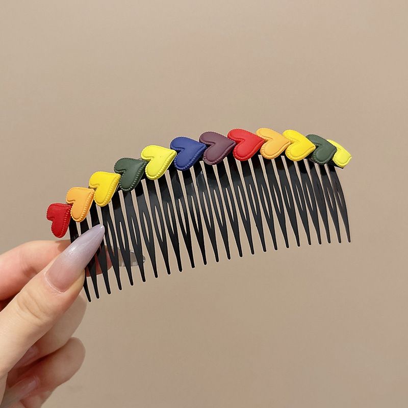 Arteto de acabado de cabello roto de niña