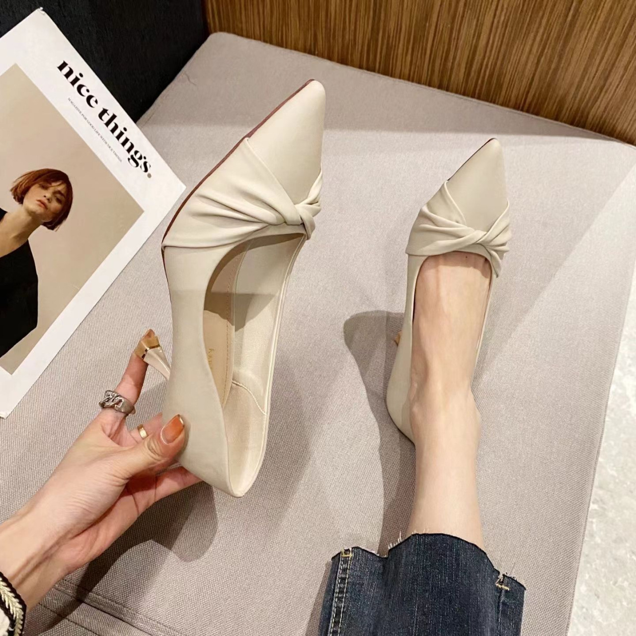 Celebridades de Internet temperamento de nicho zapatos individuales franceses profesionales con punta puntiaguda 2025 nuevos zapatos individuales simples tacones altos de cercanías mujeres