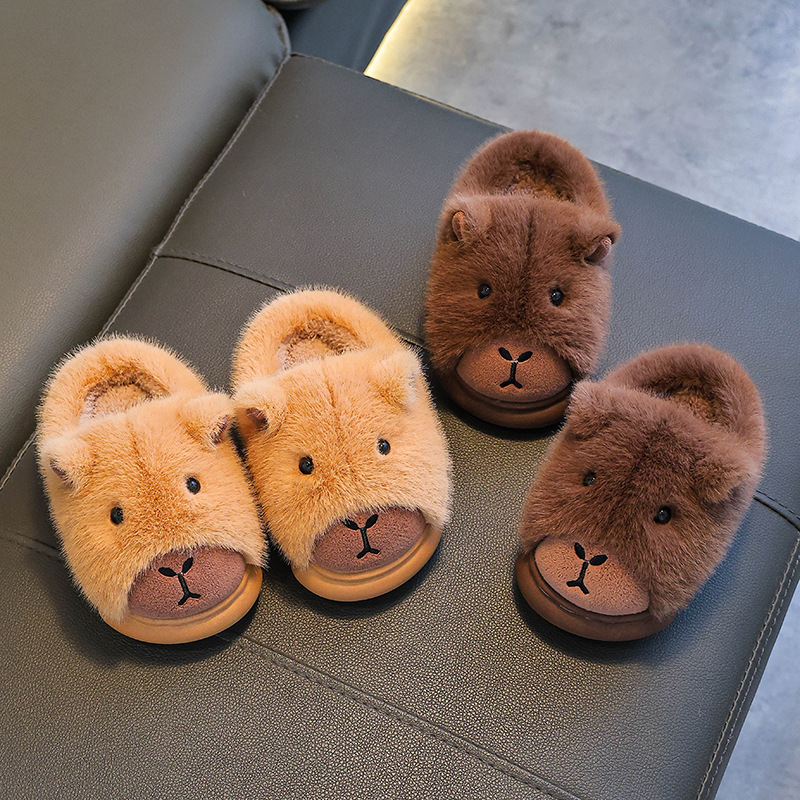 Capibara zapatillas de algodón de invierno para niños y niñas, calentamiento y terciopelo, zapatos de algodón para bebés en casa.