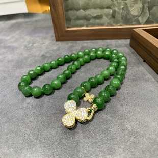 Jin Yu Tang Xinjiang Hetian Jade Spinach Green Jasper Necklace Moon Shoot Cold Light Invades Jian Hu Wind Shake Cui Color Lock Stage