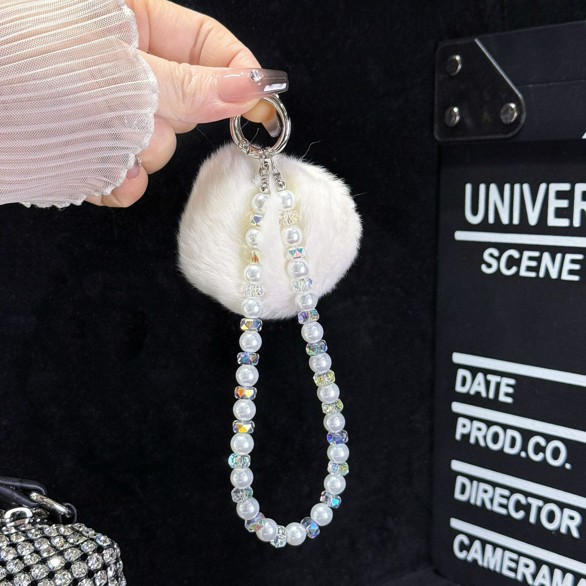 화이트 라지 퍼볼 + 펄 크리스탈 비즈 팔찌 [프리 패치]