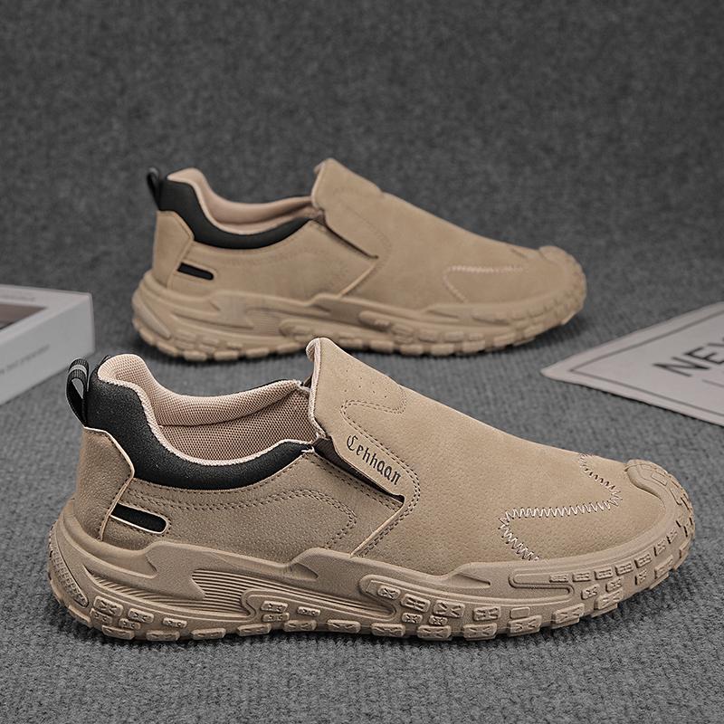 Zapatos de hombre 2025 verano nuevo estilo simple y ligero zapatos de conducción de un pie zapatos de moda perezosos zapatos casuales de suela blanda de seguro laboral hombres