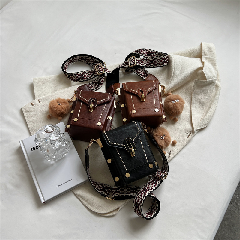 This year's popular Korean version of small for women 2024 new fashionable broadband crossbody bags, niche mobile_senzul.com
