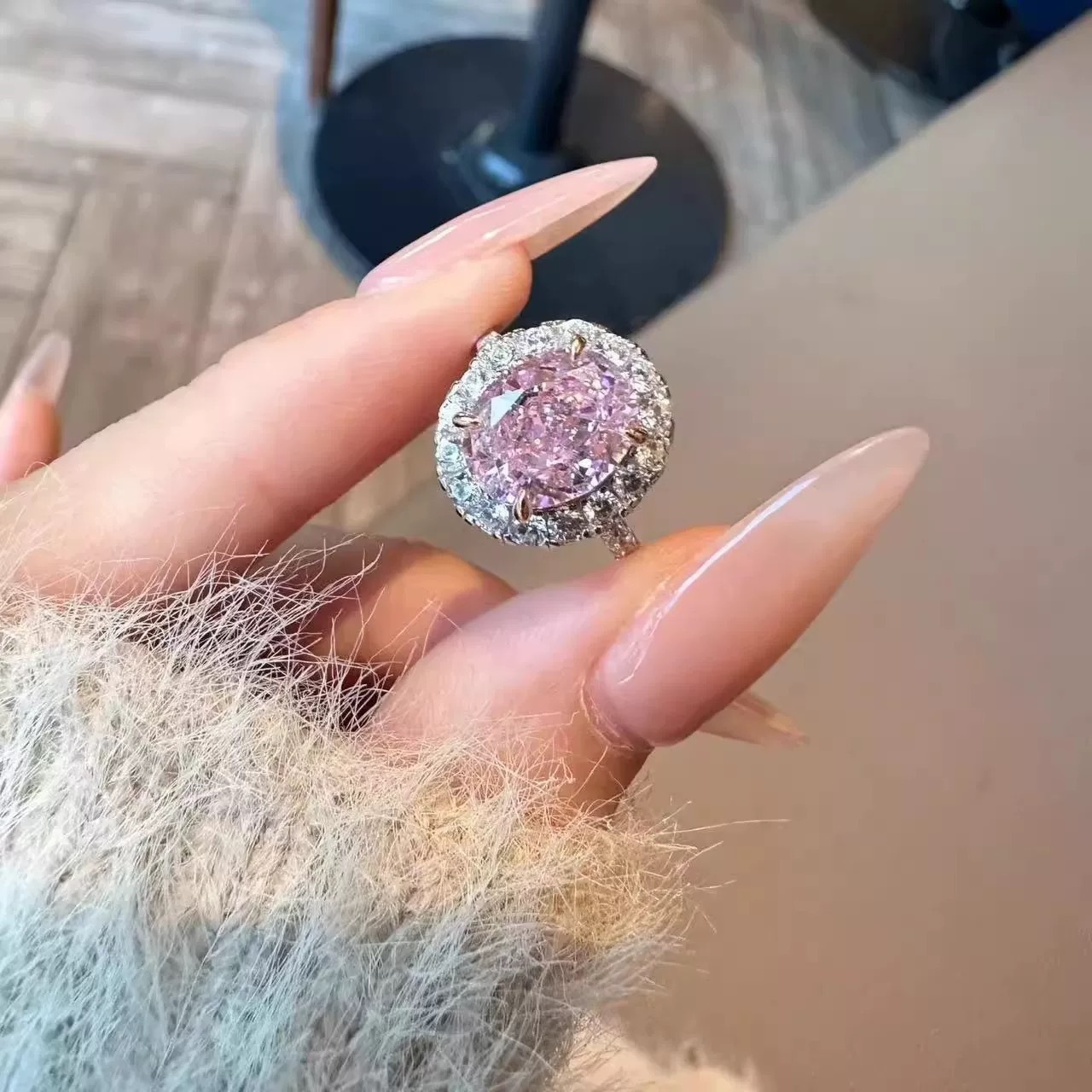 Super Flash Pigeon Egg Ring Women's Light Luxury High-end Light Luxury Finger Ring Niche Design Opening Adjustable Tide Ring