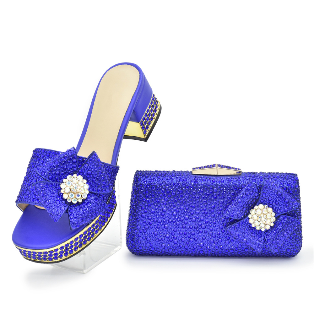 Piešķiriet vakaram aksesuārus ar aplikācijām rotātām augstpapēžu sandalēm un pilnu auduma vakariņu somu komplektu ar maziem, mirdzošiem rombveida motīviem._voghion.com