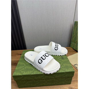 �W��վ�ļ��r���¿���ʿ�ٴ���Ь�⴩ɳ�����eһ�ַ����г����p��