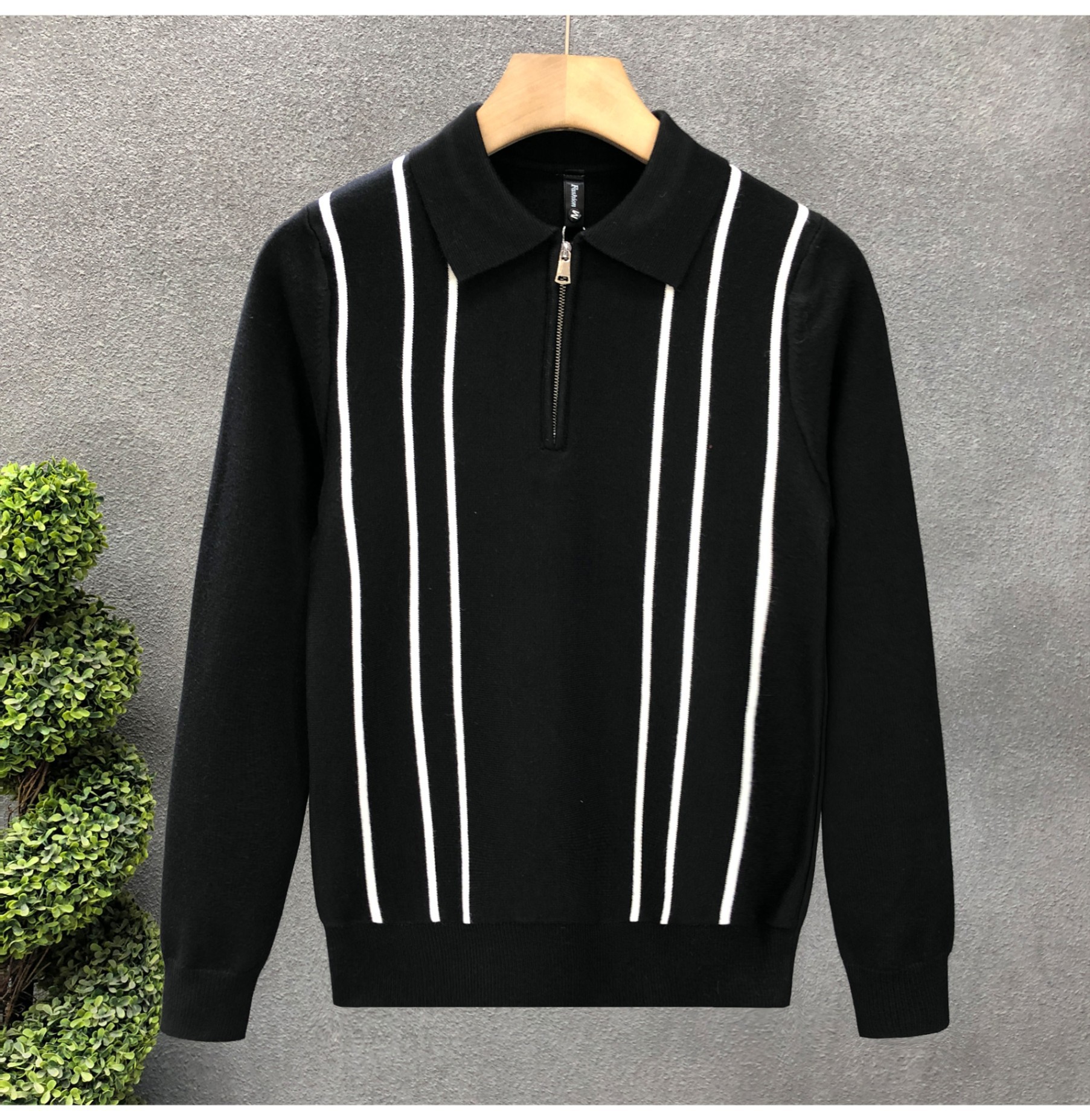 Maglione polo uomo slim fit con zip e design a righe_voghion.com