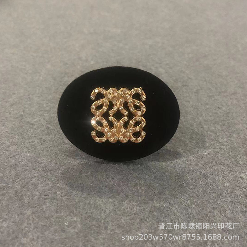 Diamond-Encrusted Love Metal Leather Label, Decorative Chest Patch and Sleeve Patch for Clothing and Luggage, Trendy Brand Accessories