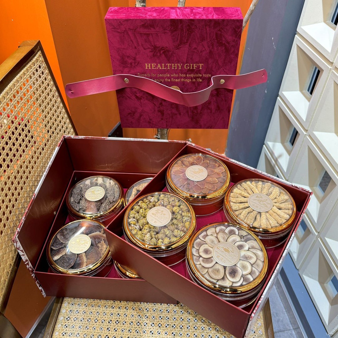 Red Velvet Eight Treasure Gift Box American Ginseng Dendrobium Red Ginseng Deer Antler Reishi Tangerine Peel 190g preparation